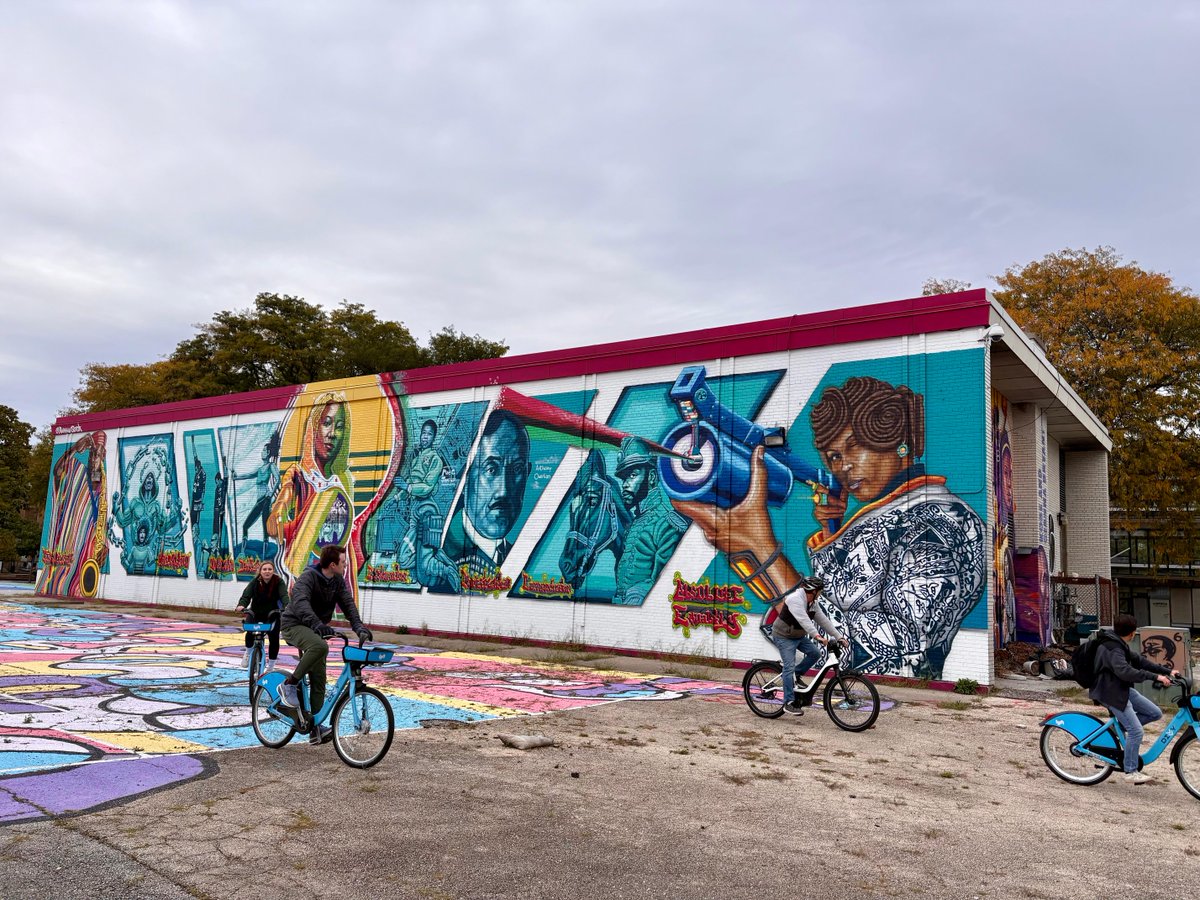 Thank you to everyone who attended The Rustandy Center’s Civic Chicago South Side bike tour. Students had the opportunity to bike around and explore Chicago's historic South Side and learn about the economic and social history of the neighborhood.