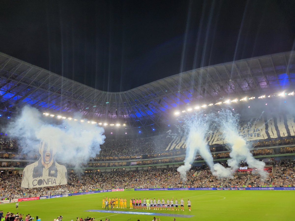 lozanohector's tweet image. #AmorYPaz
#Disfrutar no es llegar a la final
#Entender que la vida se compone entre pausas y silencios, entre aciertos y errores
…como una melodía que busca su equilibrio
Cuando logras crear #armonía entre lo que haces y lo que sientes
…el ruido desaparece
#EnLaVidaYEnLaCancha