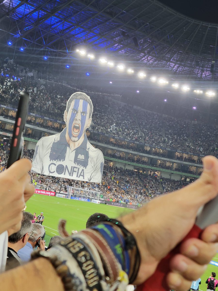 lozanohector's tweet image. #AmorYPaz
#Disfrutar no es llegar a la final
#Entender que la vida se compone entre pausas y silencios, entre aciertos y errores
…como una melodía que busca su equilibrio
Cuando logras crear #armonía entre lo que haces y lo que sientes
…el ruido desaparece
#EnLaVidaYEnLaCancha