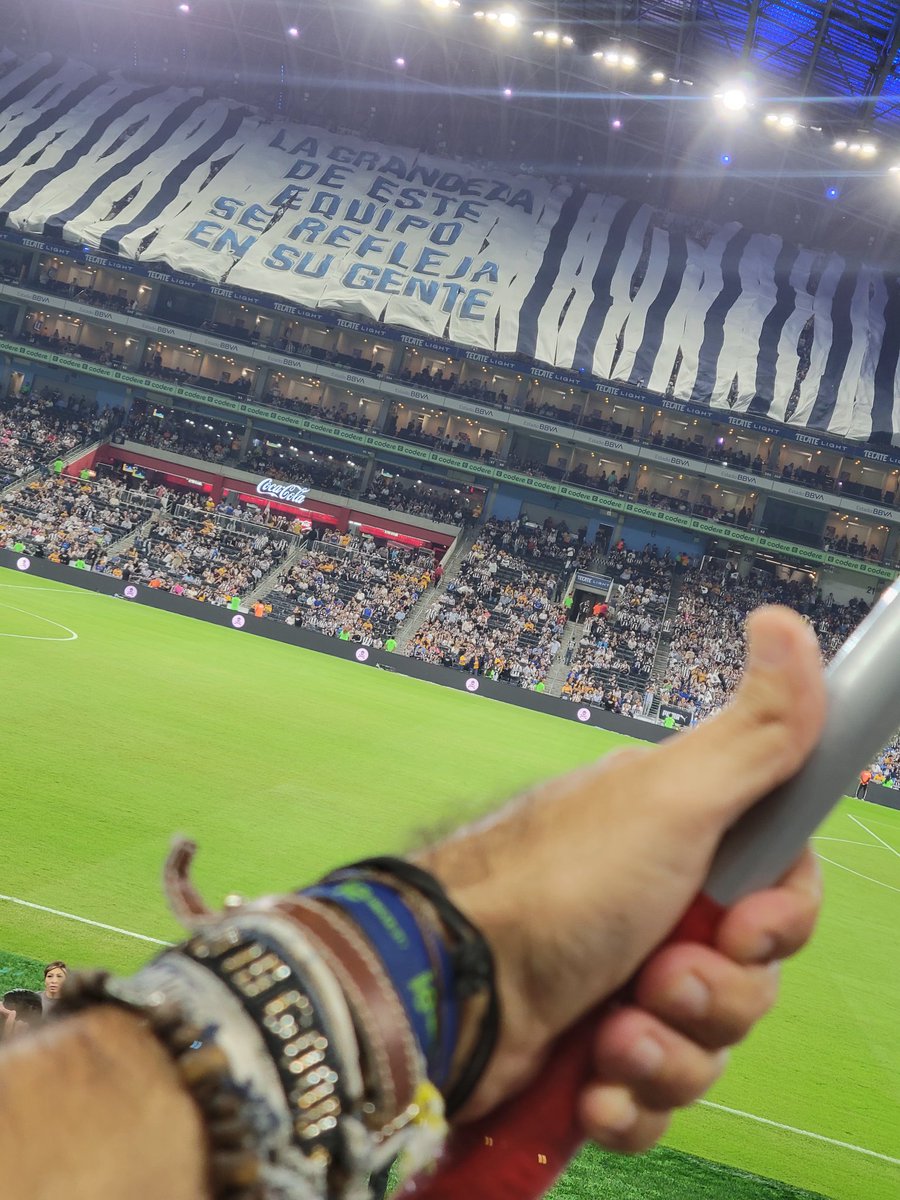 lozanohector's tweet image. #AmorYPaz
#Disfrutar no es llegar a la final
#Entender que la vida se compone entre pausas y silencios, entre aciertos y errores
…como una melodía que busca su equilibrio
Cuando logras crear #armonía entre lo que haces y lo que sientes
…el ruido desaparece
#EnLaVidaYEnLaCancha