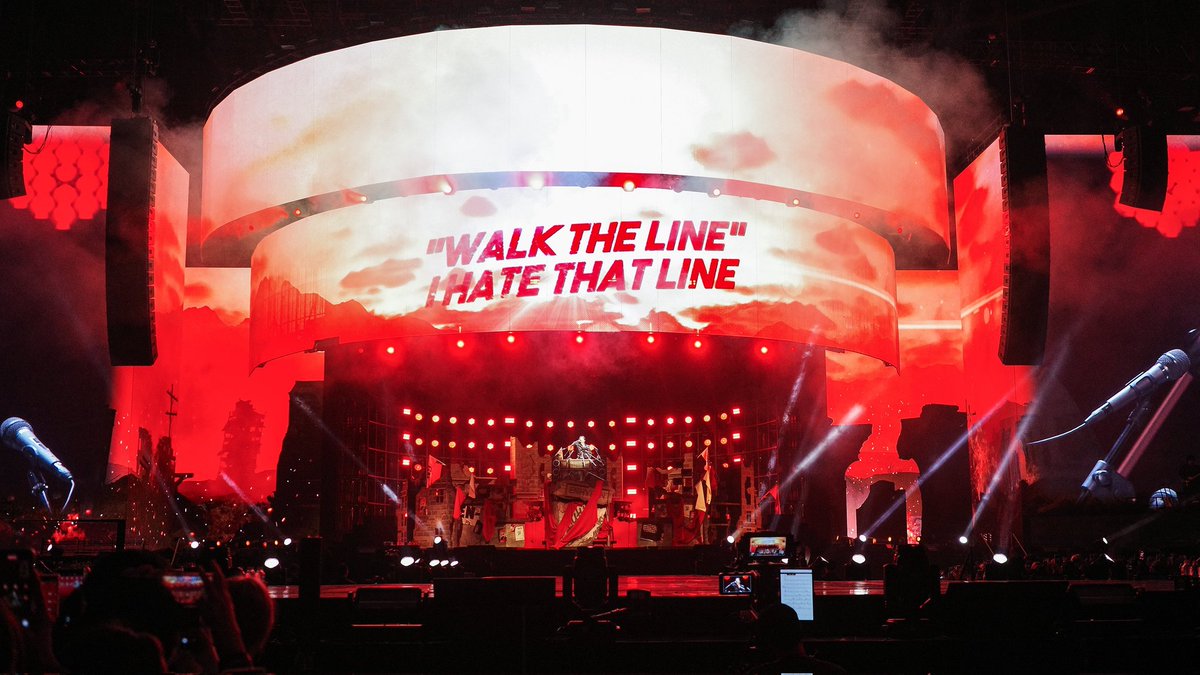 yjungwonm's tweet image. ℛeady for battle, ready for the camera. We came for the performance, stayed for the memory. Black suits or white tees, the chemistry never changes. Thanks for filling the venue with your cheers tonight 🤍