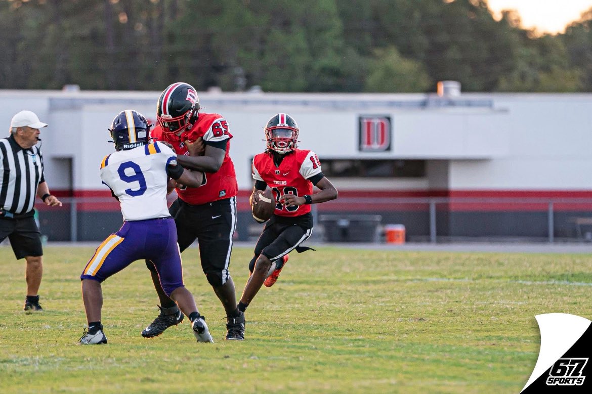 pass block for my qb against Lake Weir <a href="/TheCoachHamm/">Justin Hamm</a> <a href="/JB3Bynum/">𝒥ℬ ℬ𝓎𝓃𝓊𝓂</a> <a href="/LANCEOSRN/">LANCEO'S RECRUITING NETWORK</a> <a href="/CoachLanceo/">Coach Lance</a> <a href="/PrepRedzoneFL/">Prep Redzone Florida</a> <a href="/OcalaPreps/">Ocala Preps</a> <a href="/FLgridironpreps/">Florida Gridiron Preps</a> <a href="/USFFootball/">USF Football</a> <a href="/GatorsFB/">Florida Gators Football</a> <a href="/WVUfootball/">West Virginia Football</a>  <a href="/DunnellonFTBL/">Dunnellon High School Football</a> <a href="/MaxPreps/">MaxPreps</a> <a href="/CoachRuggles/">Coach Ruggles</a> <a href="/CoachBlanchard2/">Coach Blanchard</a> <a href="/LL7NV/">College Recruiter</a> <a href="/ProspectID_/">Prospect ID</a> <a href="/gobigrecruiting/">Go Big Recruiting</a> <a href="/ScottC_Scout/">College Scout</a>
