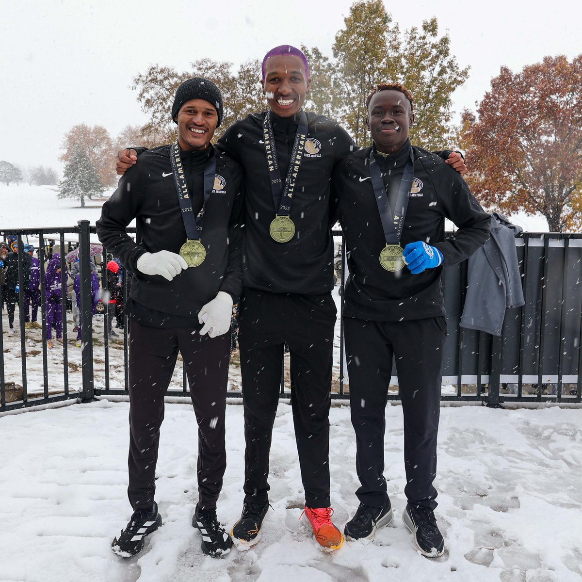 ButlerGrizzlies's tweet image. Successful weekend for @ButlerCCTFXC at the NJCAA Div. I Championships!❄️
Men finish in 3rd place while the Women finish 12th!
Sfiso Makolomakwa- 6th
Emmanuel Otim- 10th
Itumeleng Ngxabazi- 15th

#roargrizz🐻