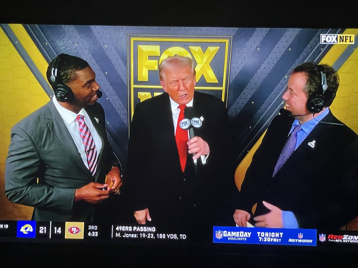 PictureMane's tweet image. In my 42 years and 5 days of life have never seen a sitting US President take over an NFL broadcast until now. #NFL #DETvsWAS