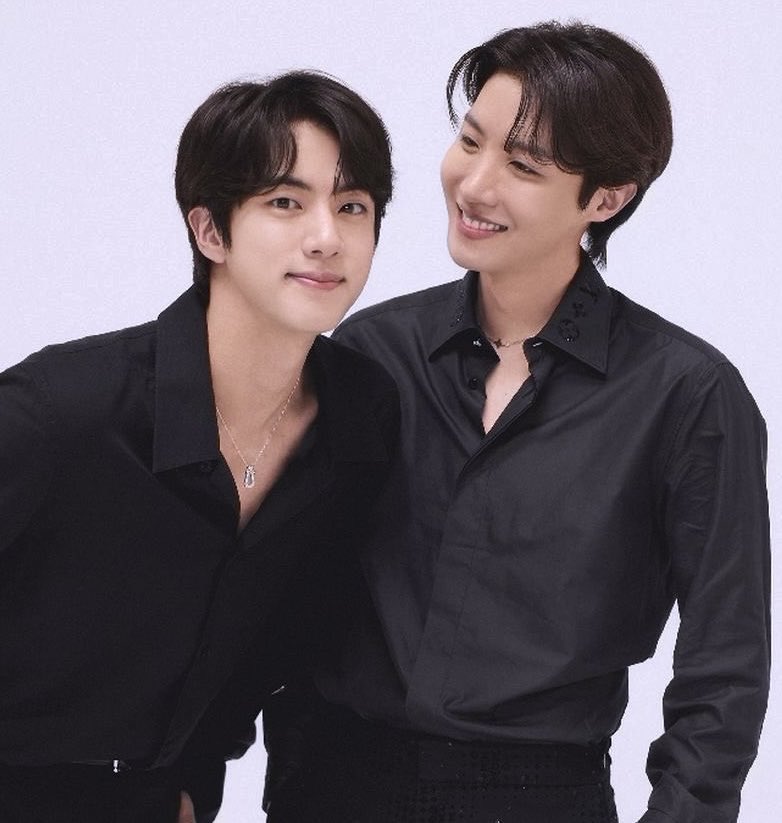 rainbowbts's tweet image. ARMYs, amanhã encerra a votação do MAMA AWARDS. se vocês não votaram ainda corram para votar, não esqueçam da tag aqui no twitter (1x por dia), e votarem nas enquetes.

🗓️: 10/11
⏰: 11h59

VOTE FOR JIN ON MAMA 2025 
VOTE FOR JHOPE ON MAMA 2025 
#MAMAAWARDS2025