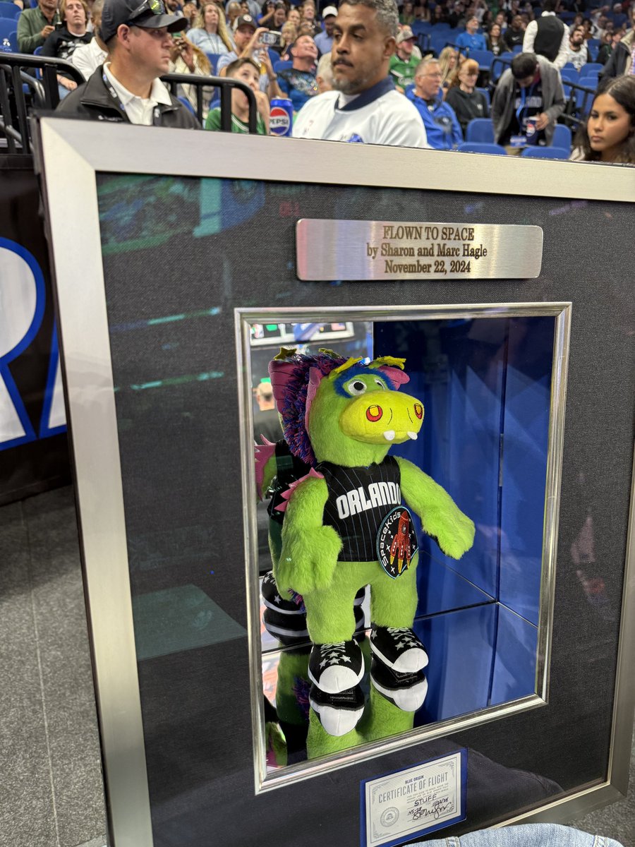 Kendra_Melinda's tweet image. You guys! @STUFFMagic went to Space!