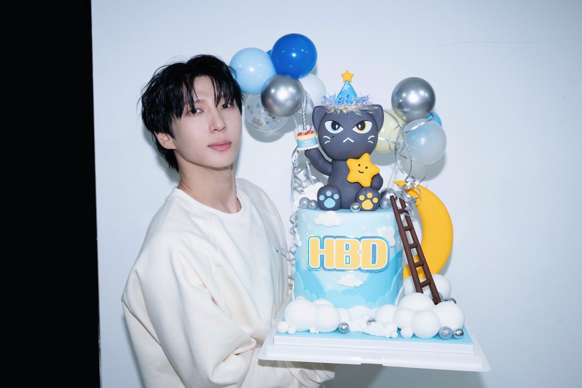 OfficialJTW_LEO's tweet photo. [📸PHOTO]

MUSE 1st Fanmeeting 
[TAKE 운 - Stay In My Dream]
현장 비하인드 #2 🐱🐶

📌 https://t.co/wqwHNzGMqX

#정택운 #JUNGTAEKWOON
#레오 #LEO #MUSE #뮤즈 
#TAKE운 #StayInMyDream 
#HAPPYLEODAY
#별을따라뮤즈에게 https://t.co/N4AcSAWprY
