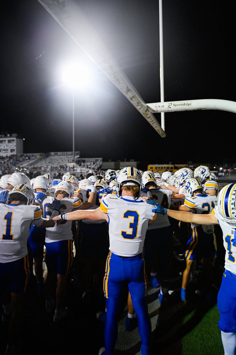Holt_Frazier's tweet image. 10-0 Brock Eagles!!!
Regular Season Stats:

2,466 passing yards
40 passing TDs
137/187 (73% completion rate)
6 INT
141.4 QBR

hudl.com/v/2Ssxpt

@coach_mullinnix @foster_sawyer @Recruit_DFW @JClarkHFB247 @GPowersScout @RecruitBrockFB @Gosset41 @TopPreps @Godsgift_Nate