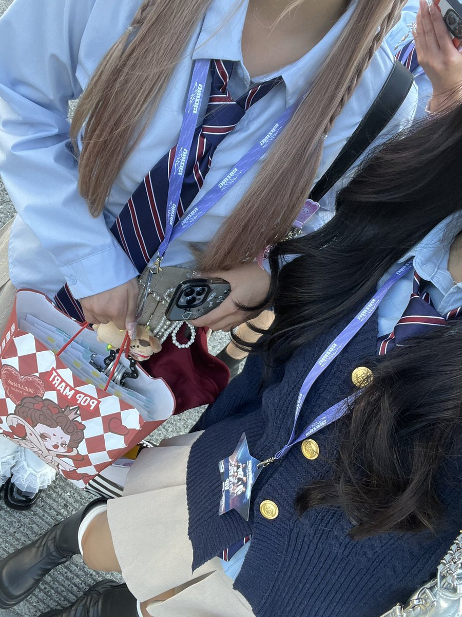 come get freebies!  #RIIZINGLOUD_IN_SF