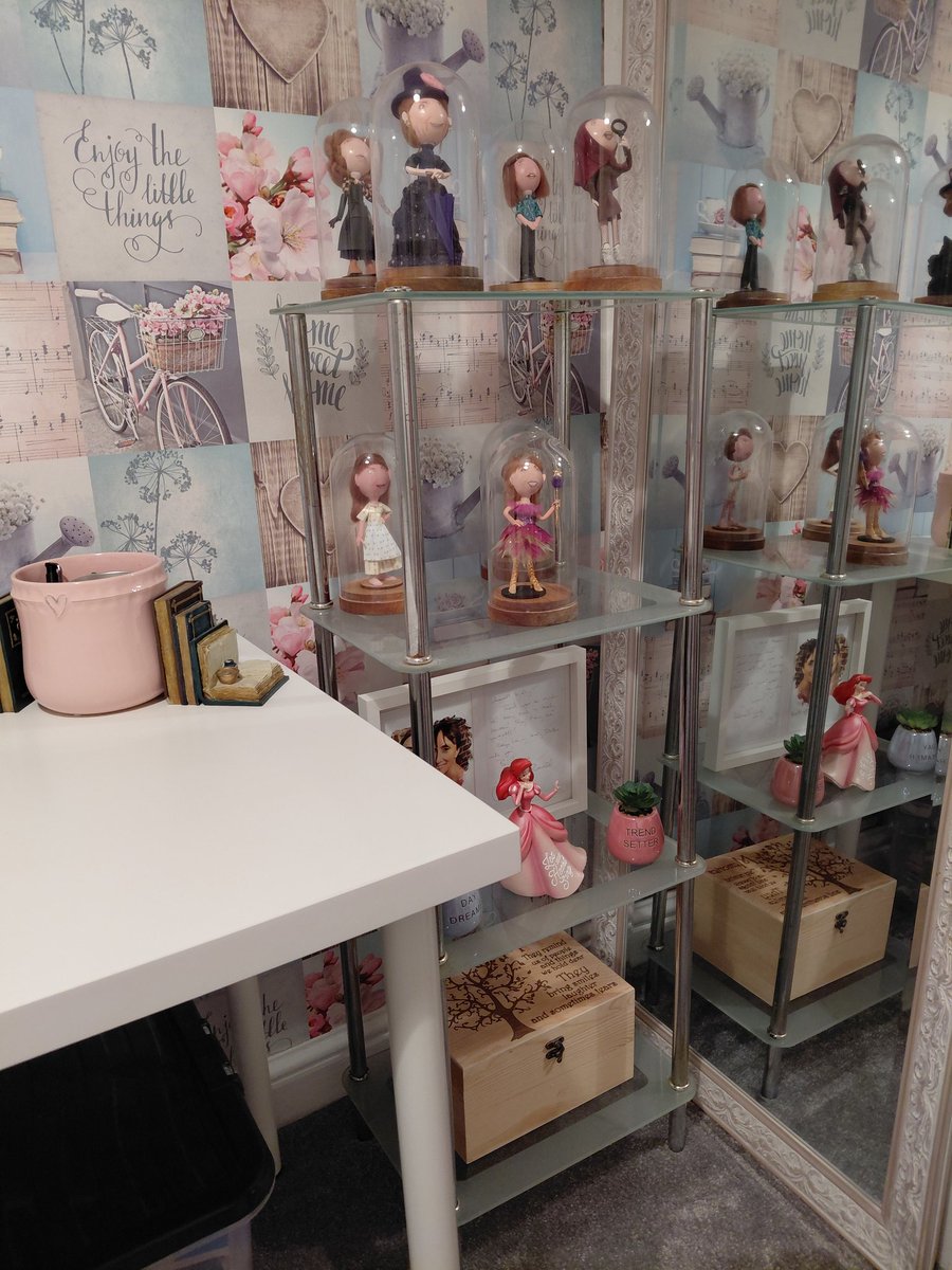 <a href="/totallyFabi/">FaBi DaBi Dolls 💙</a> Hey guys, since i have FINALLY some shape sorted my box/office/creative room out (only took me a year 😂) i thought i'd show you my <a href="/jennarusselluk/">Jenna Russell</a> dolls in their new forever home alongside   the picture of my fave memory with her and the letter she wrote me 🥰🩷xxx