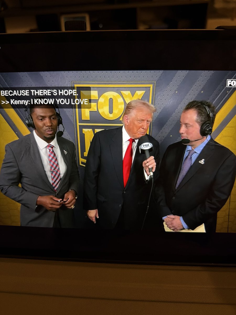 ayeWinston's tweet image. In the Middle of a govt shutdown &amp;amp; Fox got Trump in there with the D tier crew lmaoooooooo😭😭 Obama would’ve been in that hoe with Brady &amp;amp; Burkhardt #NotMyPresident