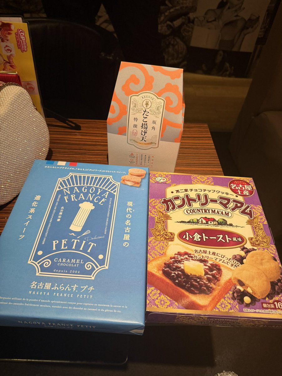 lapotcha_kitty's tweet photo. 餌付けありがとう🎀＞ ̫＜ https://t.co/ONLZ7vJGdE