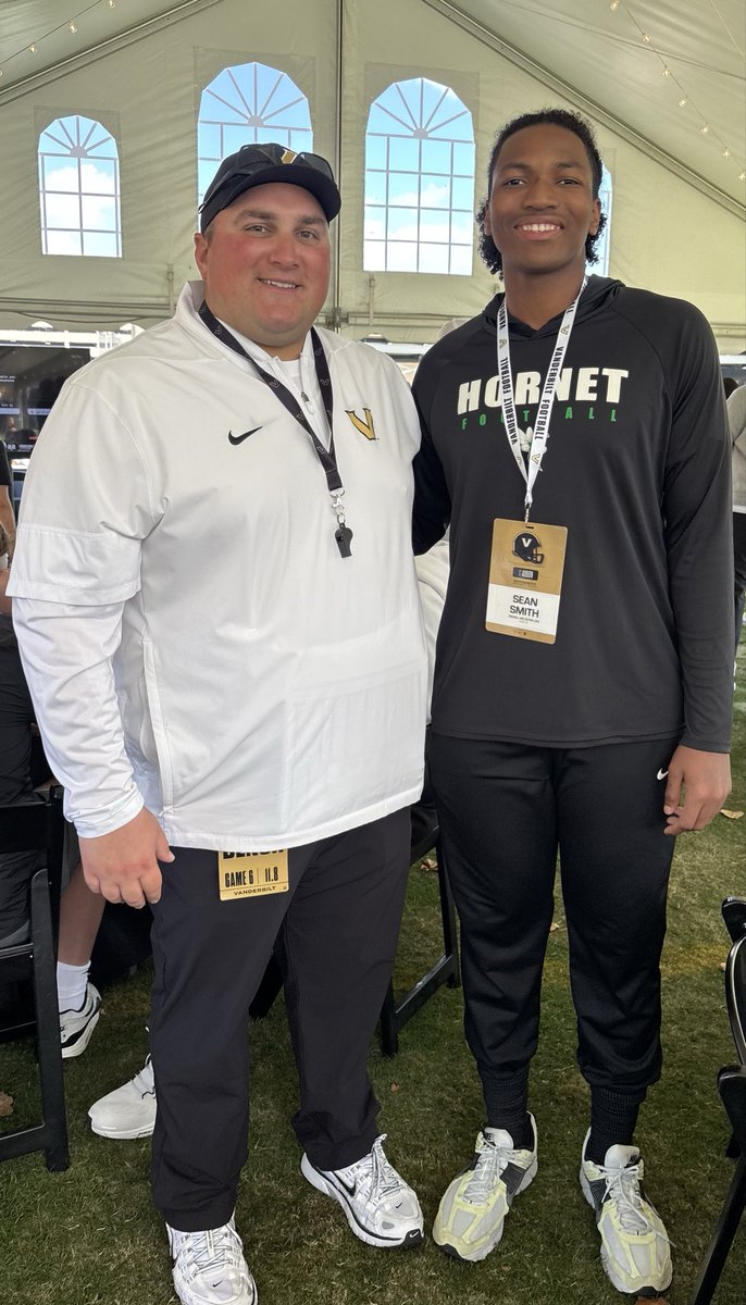 SmithSean0's tweet image. Had a great time in Nashville @VandyFootball Thank you for the invite. @Kendall_Lawson3 @coachj_lepak @Coach_Flaherty @CoachThompson05 @Roswell_FB