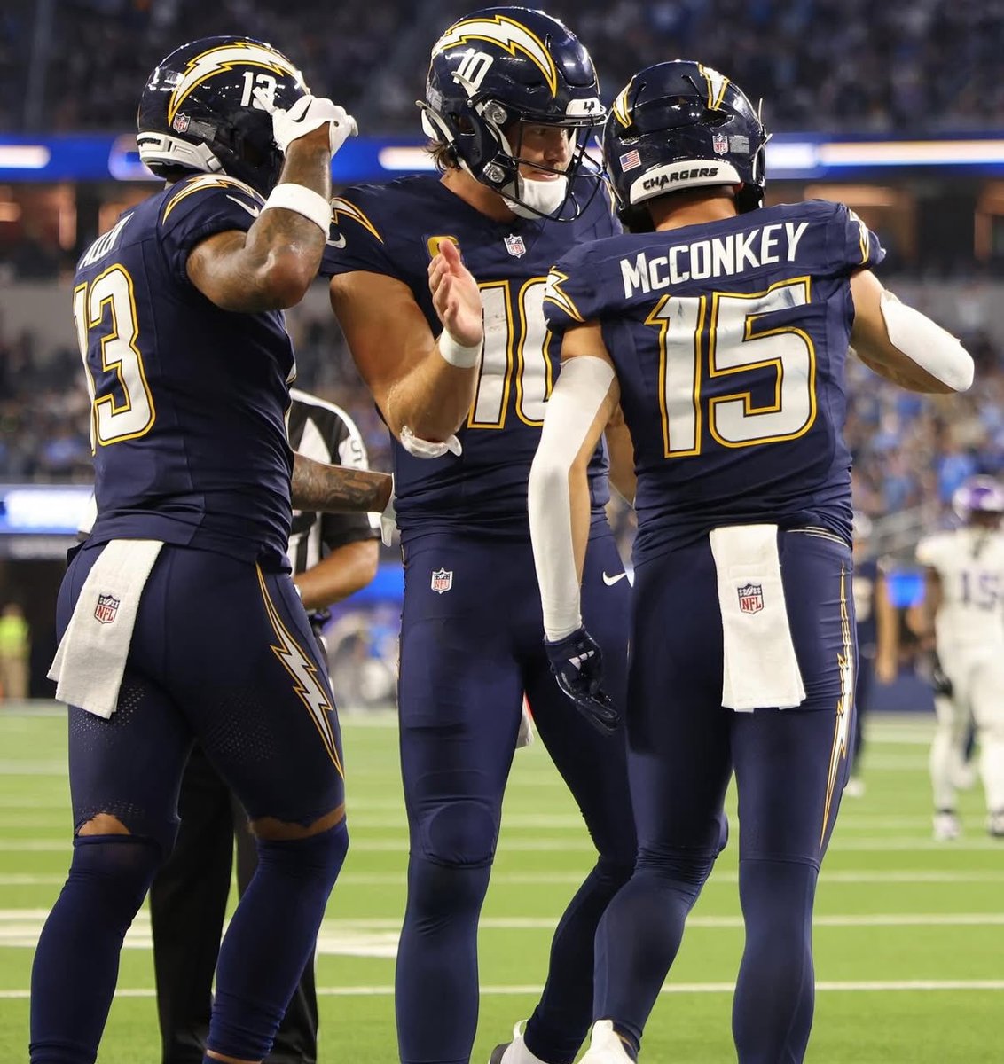 MikeyOver1's tweet image. It’s never been more clear 

Chargers -3 

See you tonight