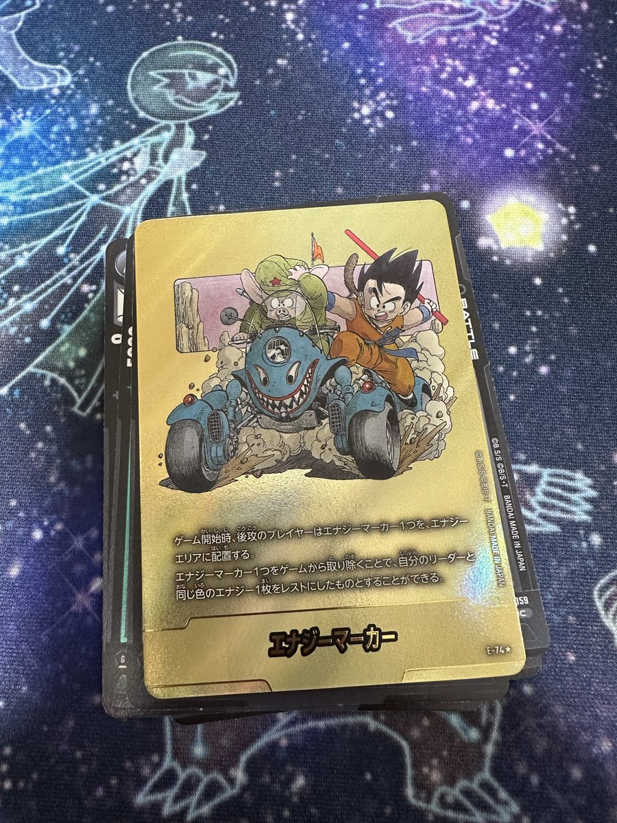 ファミマで3パック買ったら絶対当たりなカードでた✨