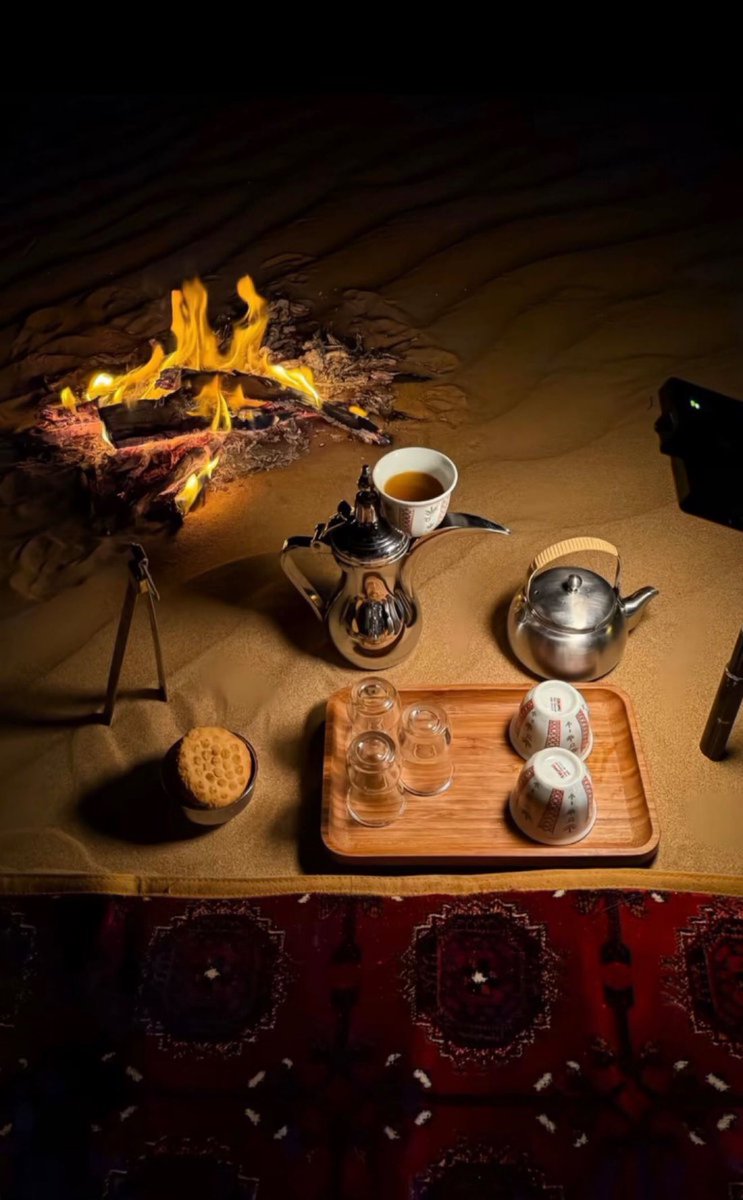 المجلس اللي مايناسب مقامك 
عجّل في شرب فنجانه .. وهـزّه ..