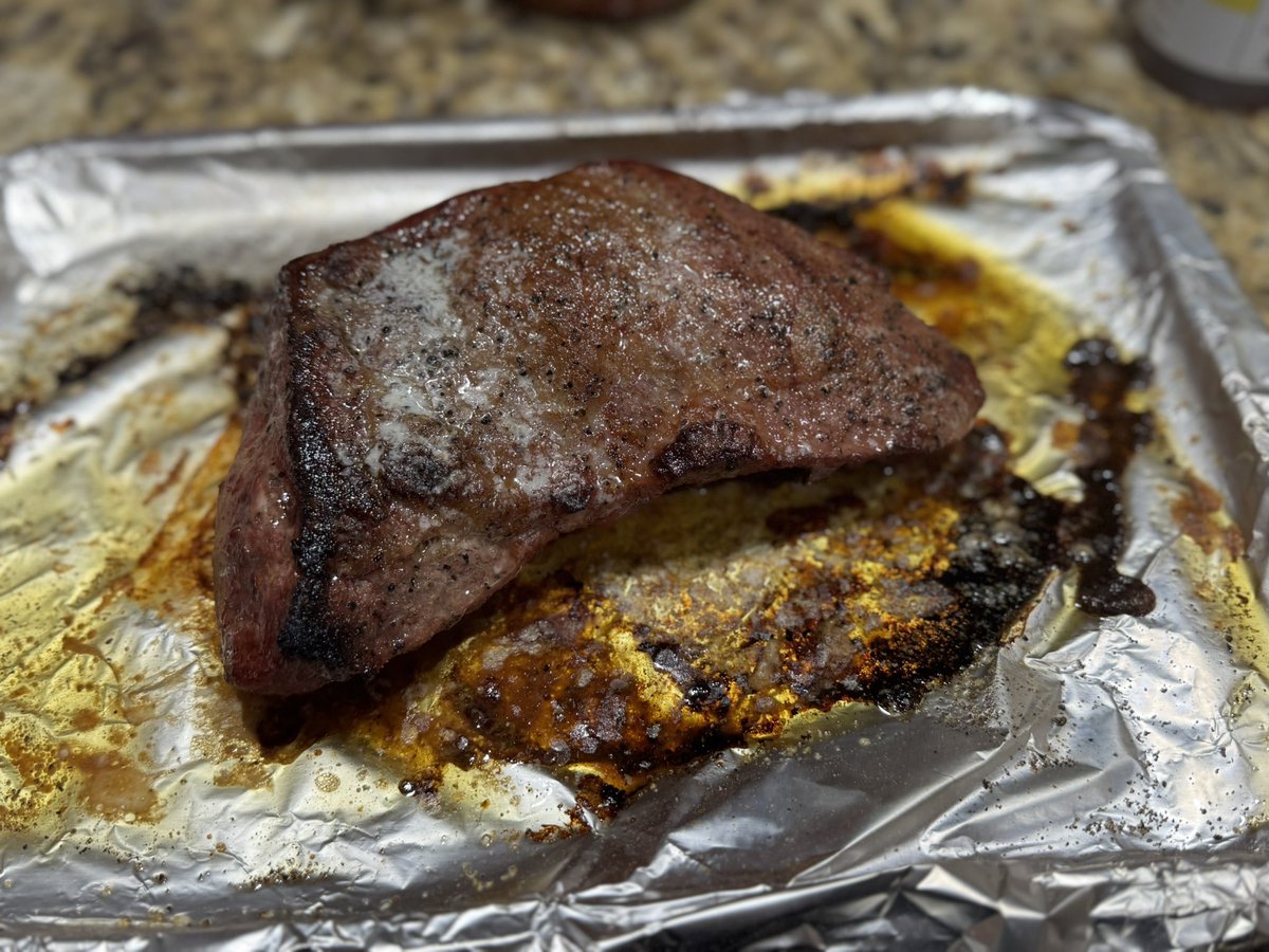 MathiasJSaltier's tweet image. #twittersupperclub 
Rack of honey bbq ribs, 3lb spg tritip and some smoked cheddar mac on the @TraegerGrills pro 34.