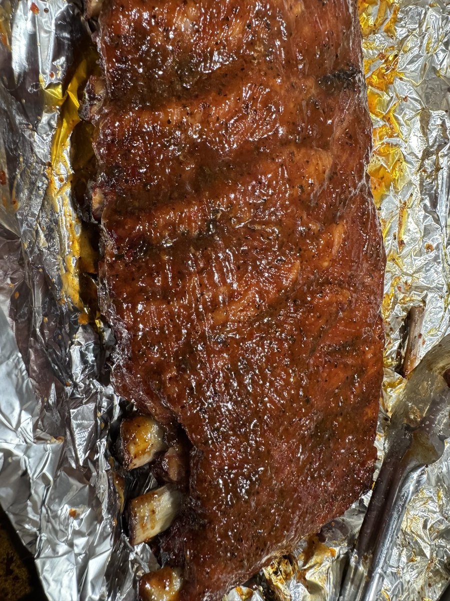 MathiasJSaltier's tweet image. #twittersupperclub 
Rack of honey bbq ribs, 3lb spg tritip and some smoked cheddar mac on the @TraegerGrills pro 34.