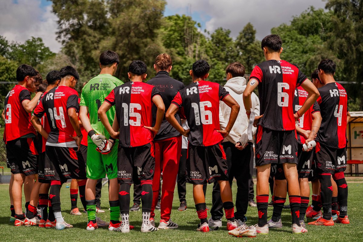 fedelaurito19's tweet photo. Fue un placer compartir este año con cada uno de ustedes 
Agradezco a cada persona del EQUIPO por su compromiso , esfuerzo y dedicación 
Creer y crear 
Orgulloso de pertenecer 
❤️🖤 https://t.co/TufMvPoB5K