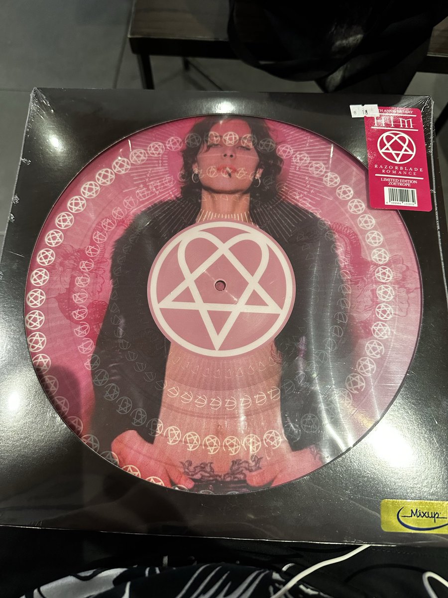 Karitou1's tweet photo. Found out this beauty 💋 #him #hisinfernalmajesty #villevalo https://t.co/ZTTJDo4EpK