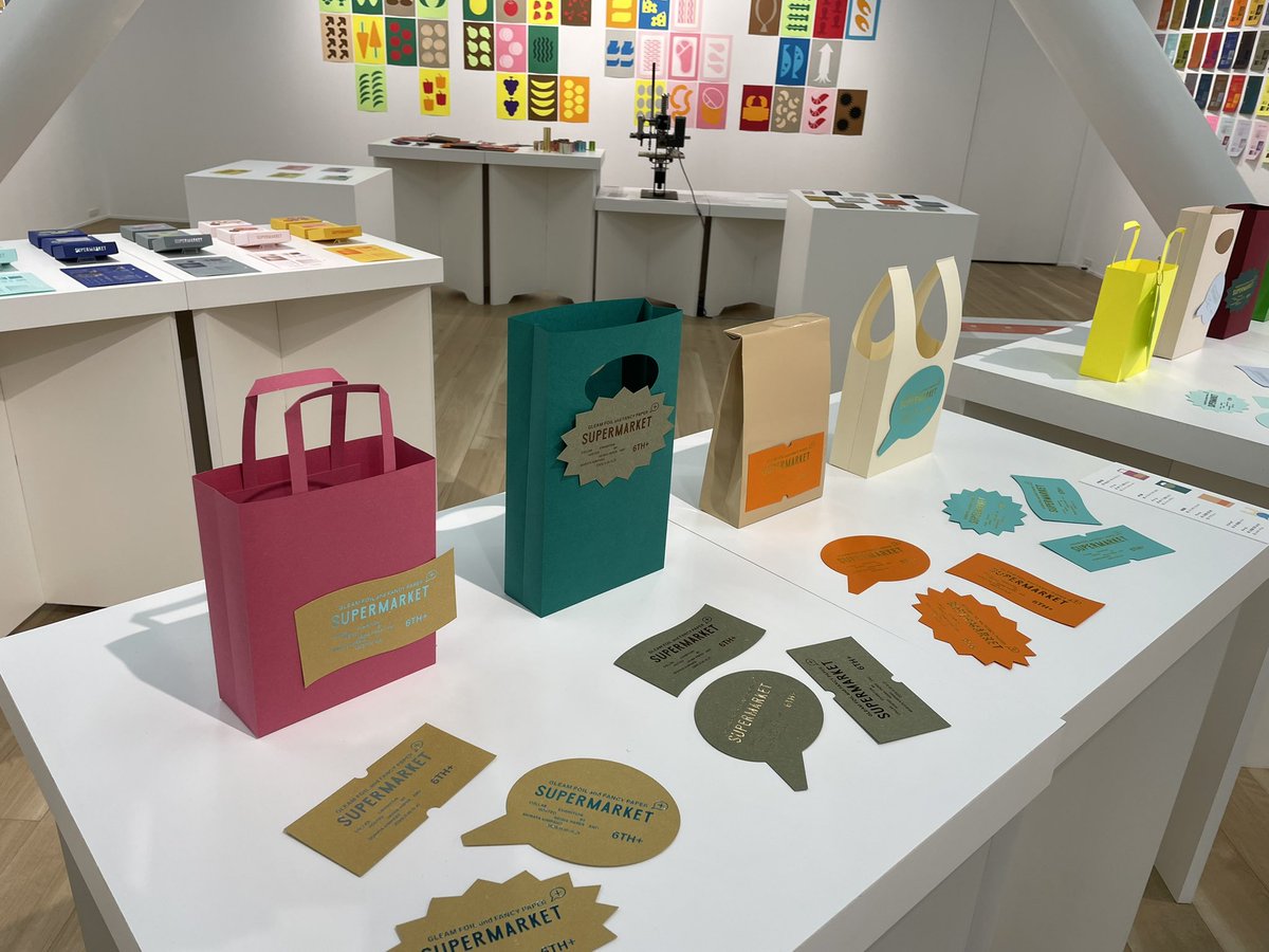 PAPERVOICE_OSK's tweet image. 本日10日（月）より「箔とファンシーペーパーのコラボ展6+」を開催中です‼️2年ぶりにリニューアルしたペーパーボイス大阪で開催です‼️箔と紙に興味がある方はお見逃しなくー😆
会期：2025年11月10日(月) ― 11月21日(金)9:00 ～ 17:00[土日休館]

heiwapaper.co.jp/shop/2025/10/H…