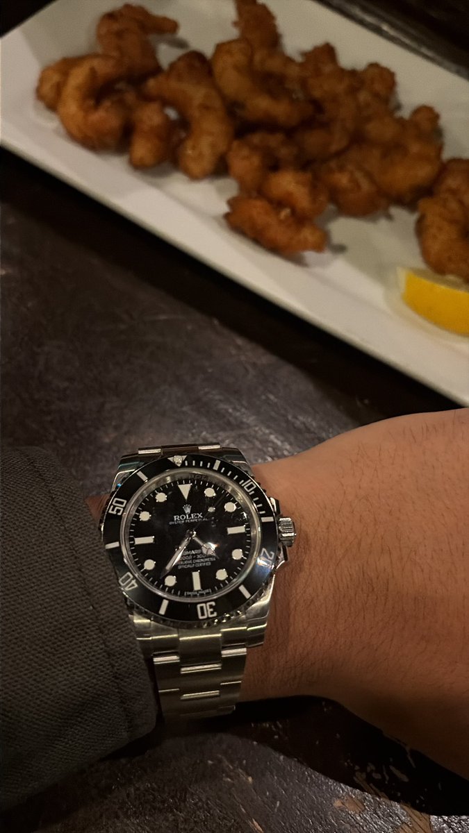 dond2c's tweet image. this is the one for u jack, i only like to own one watch, eliminates the dilemma of choice

kinda also why i own like 50 white tshirts lol