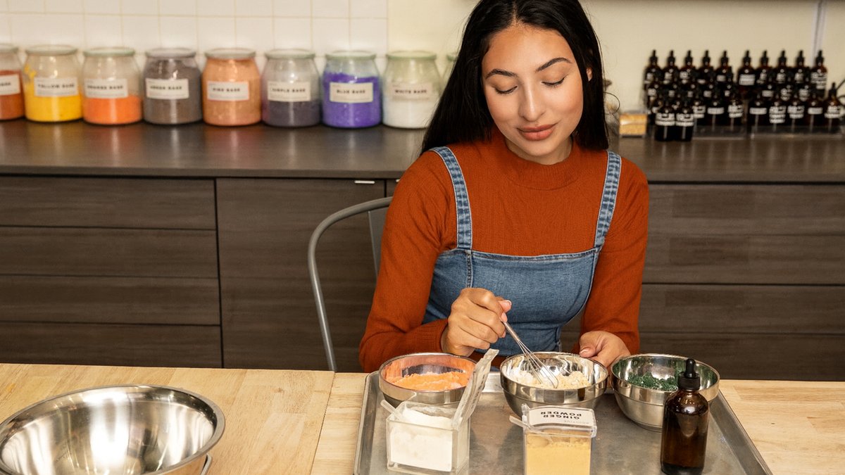 Cossetbath's tweet image. When it is cold outside, creativity warms things up.

Join a Cosset DIY class to make bath bombs or sugar scrubs with custom scents and care.

Perfect for a cozy day with friends or a solo reset.

cossetbathandbody.com/collections/wo…

#DIYWorkshop #SelfCare