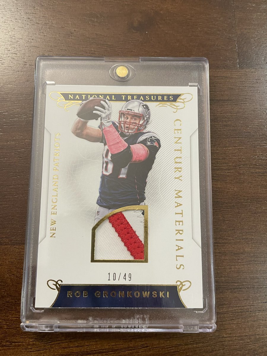 roseyscards's tweet photo. Only a couple small trades made today for the final day at the @sportcardexpo, next time I go to a show like that I’ll be much more prepared with what I want to pick up in trade, sell off, and buy.  Still a fun experience to check out cool cards and memorabilia! #TheHobby https://t.co/4HihuRk3sc
