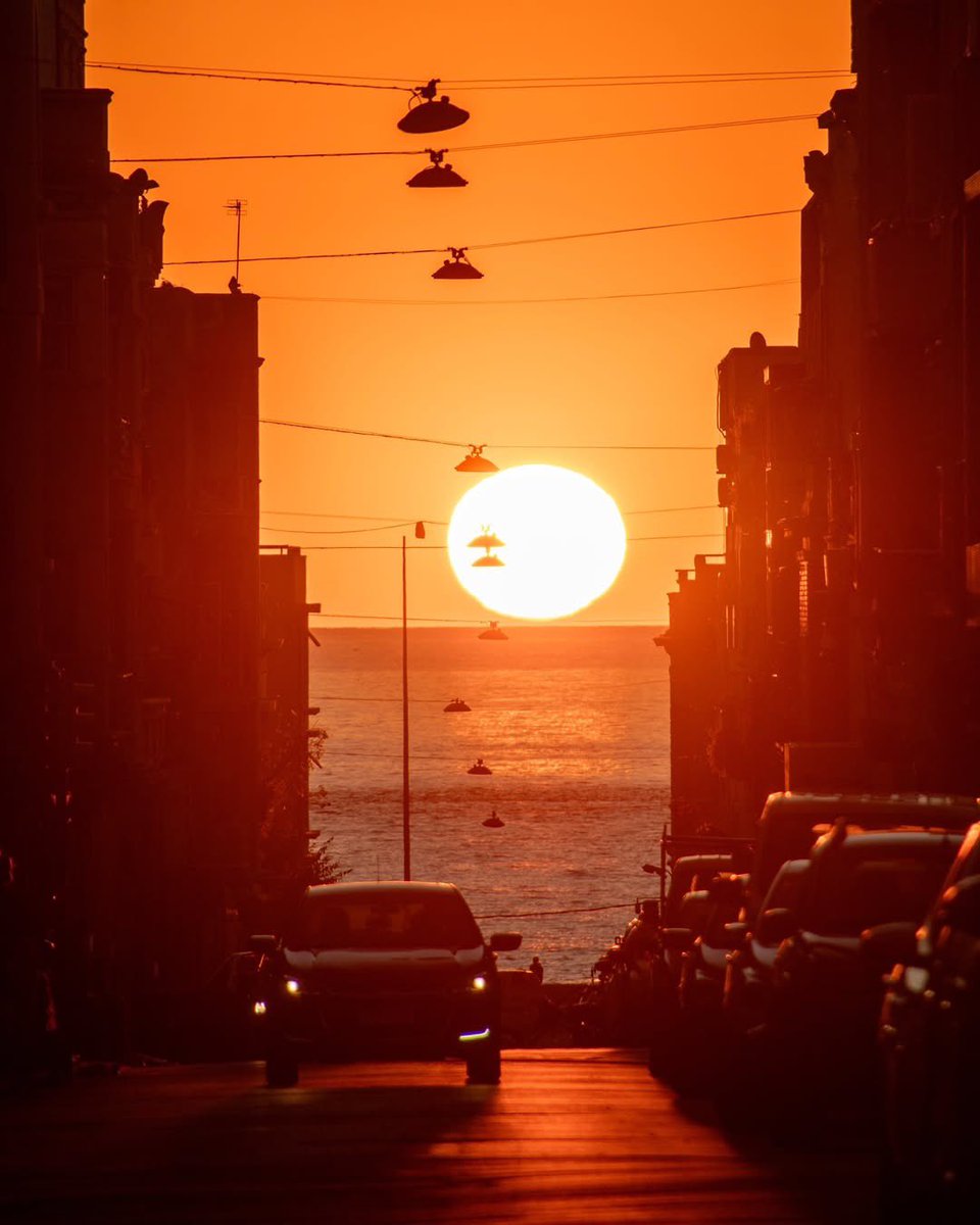 Hoy si perfectamente alineado 🌅
📍Ciudad Vieja, Montevideo.