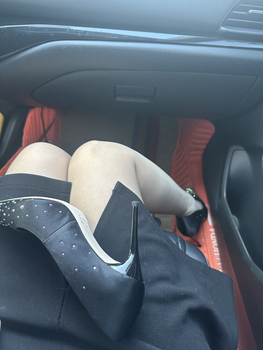 红杏微墙 tweet media