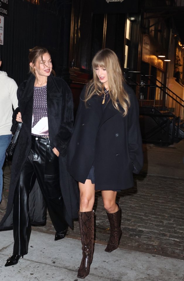 theTSupdates's tweet image. ‼️| Taylor Swift has reportedly asked Gigi Hadid to be a bridesmaid, and Selena Gomez is also expected to join the bridal party, via @TheSun.

The report states that the dinner in NYC, was where the offer was made and accepted.