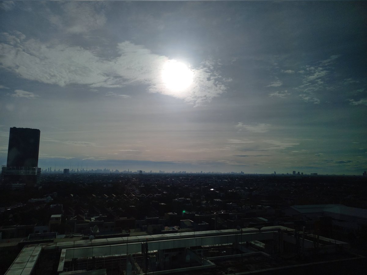 Ashvolent's tweet image. Tadi ada pelangi tapi ga sempet foto huhu. Langitnya cantik pagi ini.