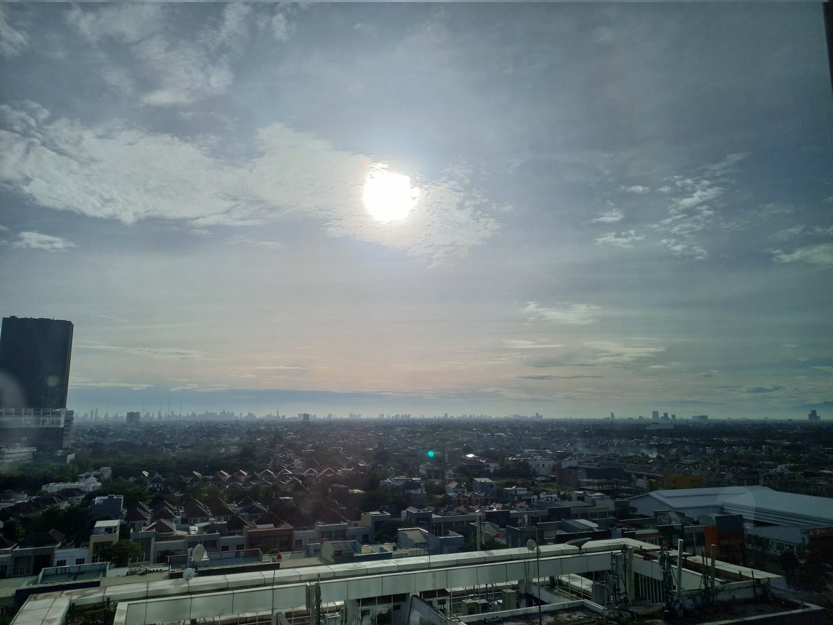 Ashvolent's tweet image. Tadi ada pelangi tapi ga sempet foto huhu. Langitnya cantik pagi ini.