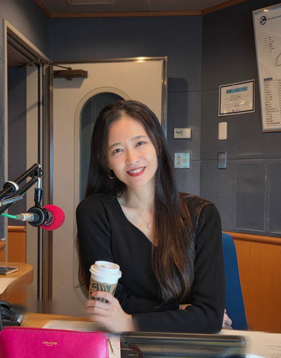 LovelyDay847's tweet image. おはようございます❗️
月曜日のLovely Dayスタート！📻

今日のさや姉はスタバのコーヒーと☕️📸
(@sayakakondo_tw)

街角リポーター
フジタ(@machikadofujita)くんは
田園都市線・ #江田駅 からリポート！🎤 

メッセージは
💌lovely@fmyokohama.jpまで！💌

#lovelyday847
#FMヨコハマ