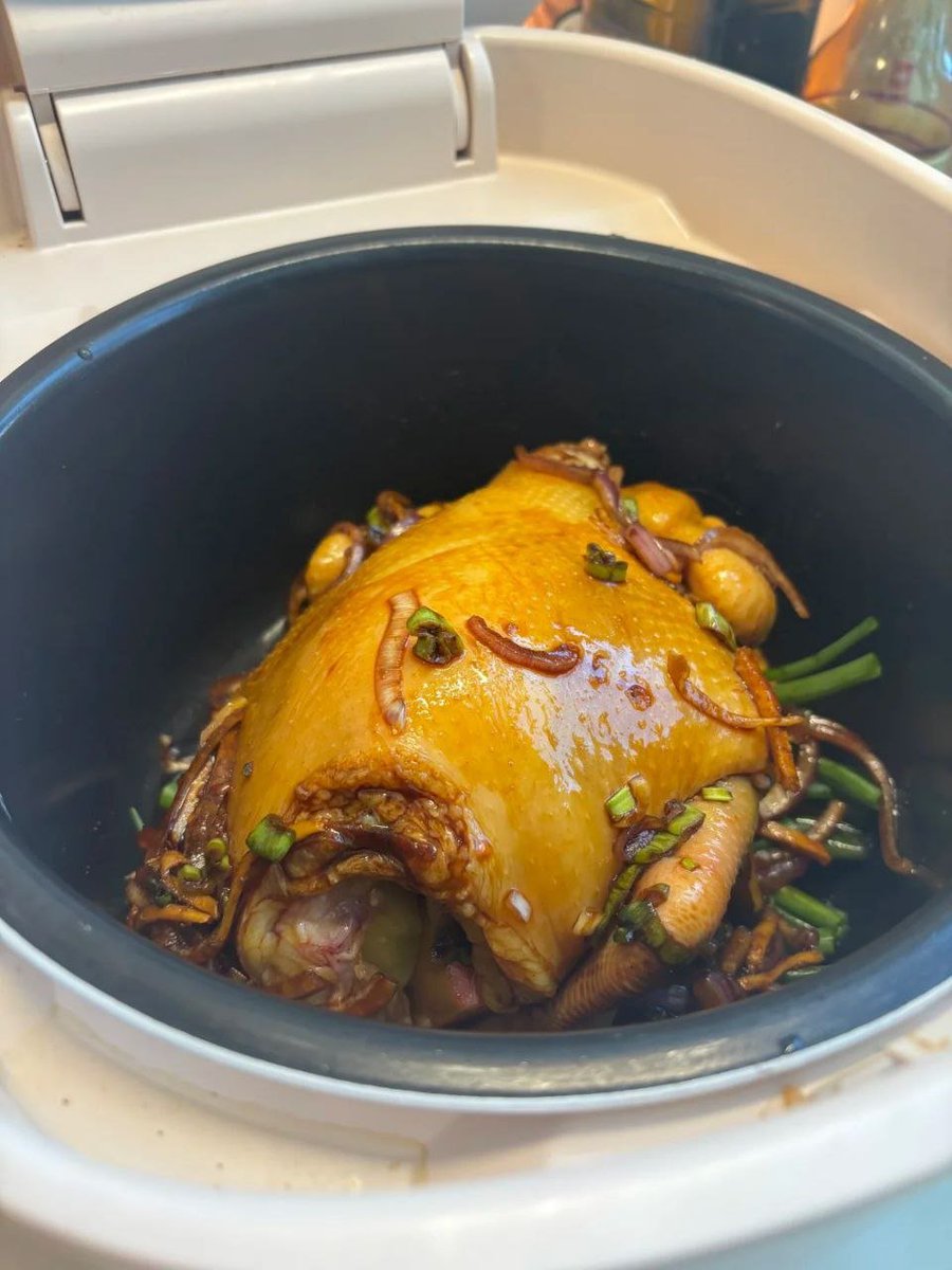 AllysaMaeq's tweet image. Dinner is served! Nothing beats a warm, home-cooked meal on a relaxing weekend night.
#WeekendDinner #HomeCooked #GoodFoodGoodMood #DinnerTime #FoodLove #WeekendVibes #YummyMoments