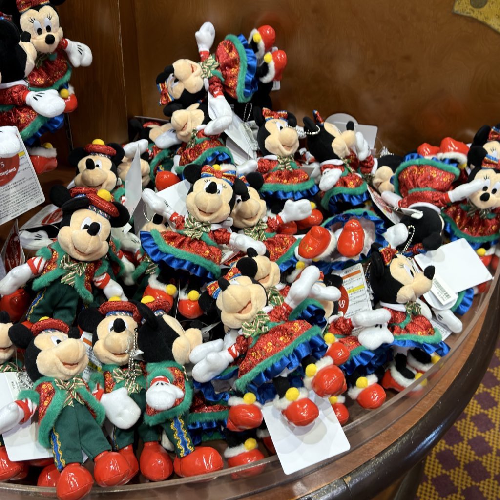 ボン・ヴォヤージュ（ボンボ）内クリスマスグッズはぬいぐるみバッジ