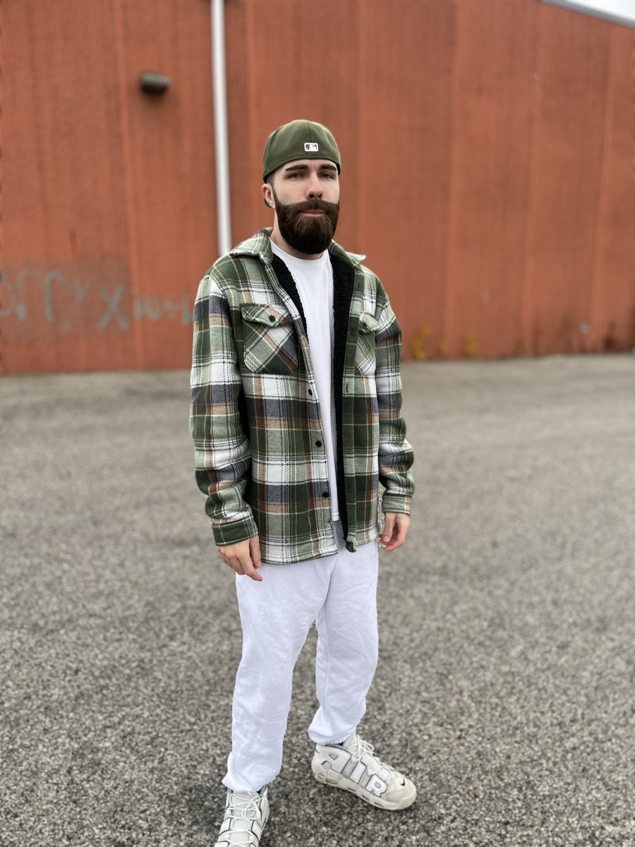 DatDudeCory's tweet image. Hat &amp;amp; flannel on da same page 😎