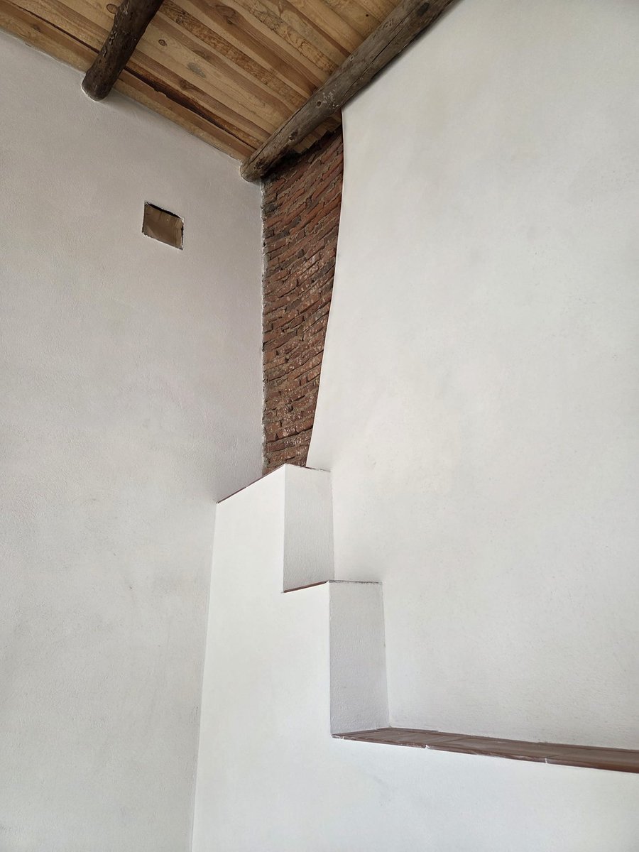 AngasKipa's tweet photo. ✨🏡 #WorkInProgress | Casa de Gabriela
En Cala, Huelva, la luz y la materia comienzan a dialogar.
La obra entra en su fase final de acabados, donde cada textura revela la esencia del proyecto.
#AngasKipa #CasaDeGabriela #ArquitecturaEspaña #ArquitecturaContemporánea https://t.co/ewiH3nixf1
