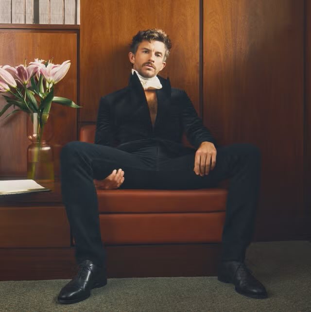 FreshOutTheTon's tweet image. Jonathan Bailey, oh my god