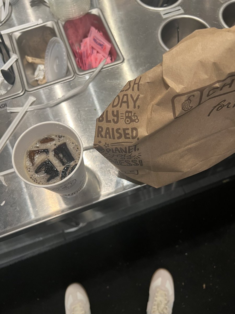 Jerry4Gambling's tweet image. Soda in the water cup #automatic #therot