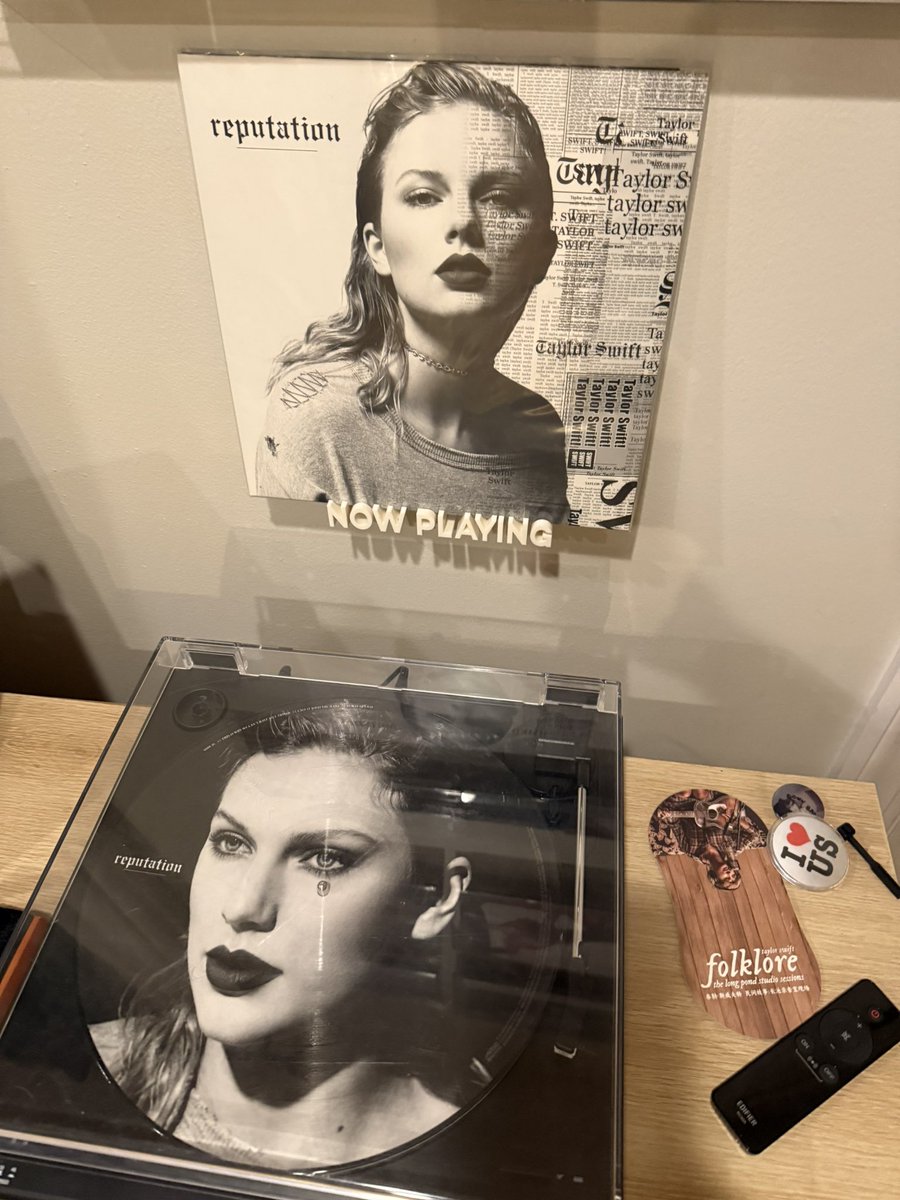 jamisversion13's tweet image. Preparing for tomorrow 🖤🖤🖤🖤 #reputation #7yearsofreputation