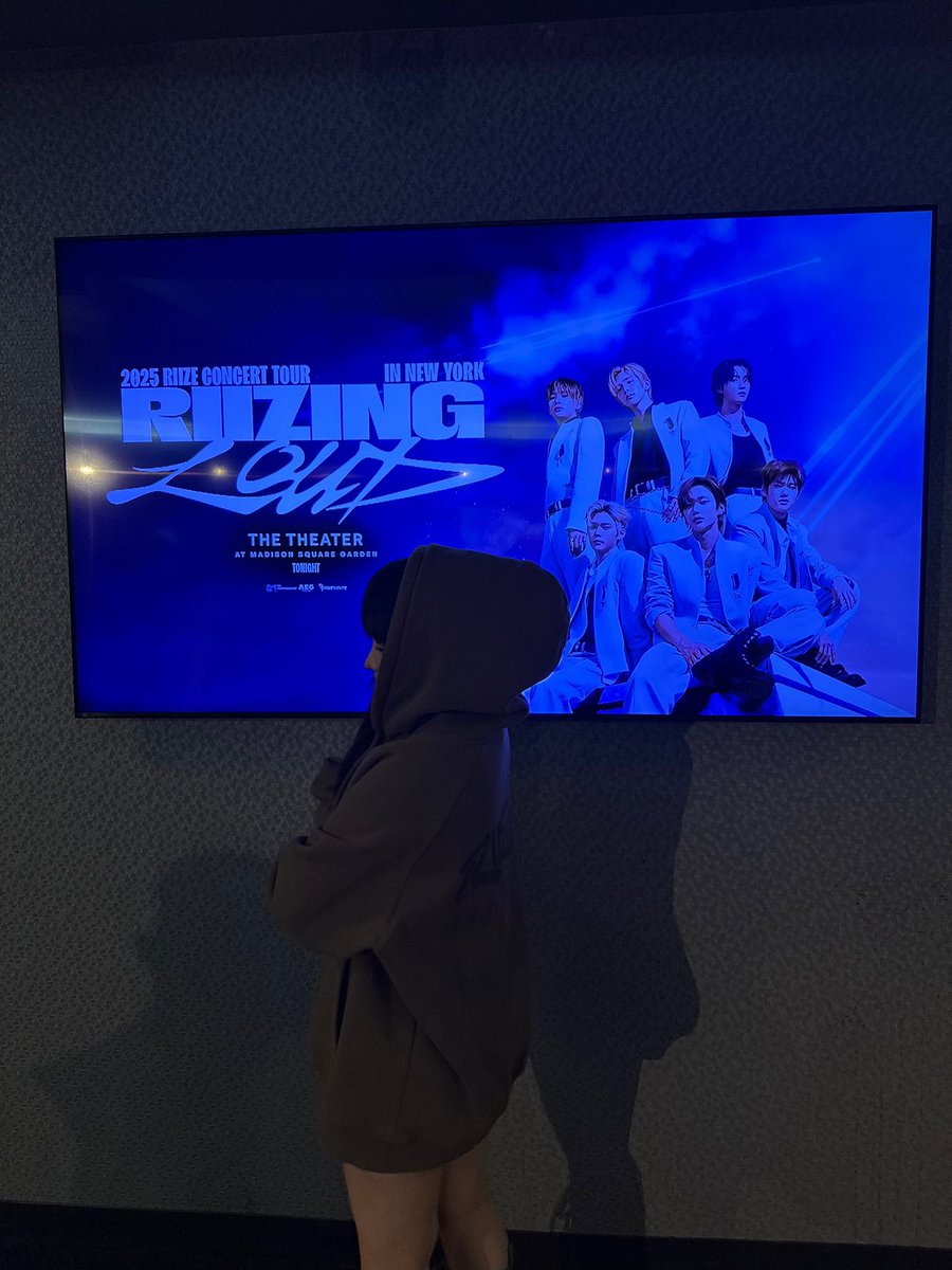 라이즈오빠들이 기숙사 코앞에서 콘사트 하신다길래 친구랑 보러갓어요