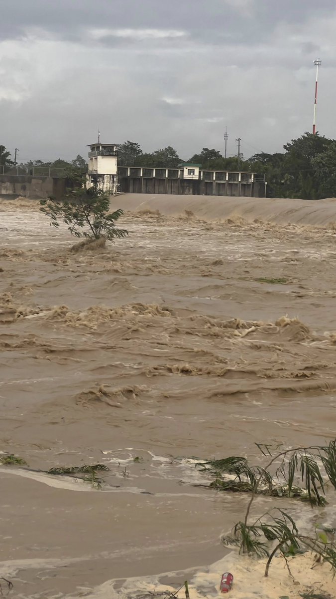 HINDI MADAANAN ANG SINGALAT‑BRAVO ROAD

Pansamantalang isinara ngayong umaga ng Lunes, Nobyembre 10, ang Singalat‑Bravo Road sa Palayan City, Nueva Ecija, dahil sa mabilis na daloy ng tubig dulot ng Bagyong #UwanPH.

(1/2)