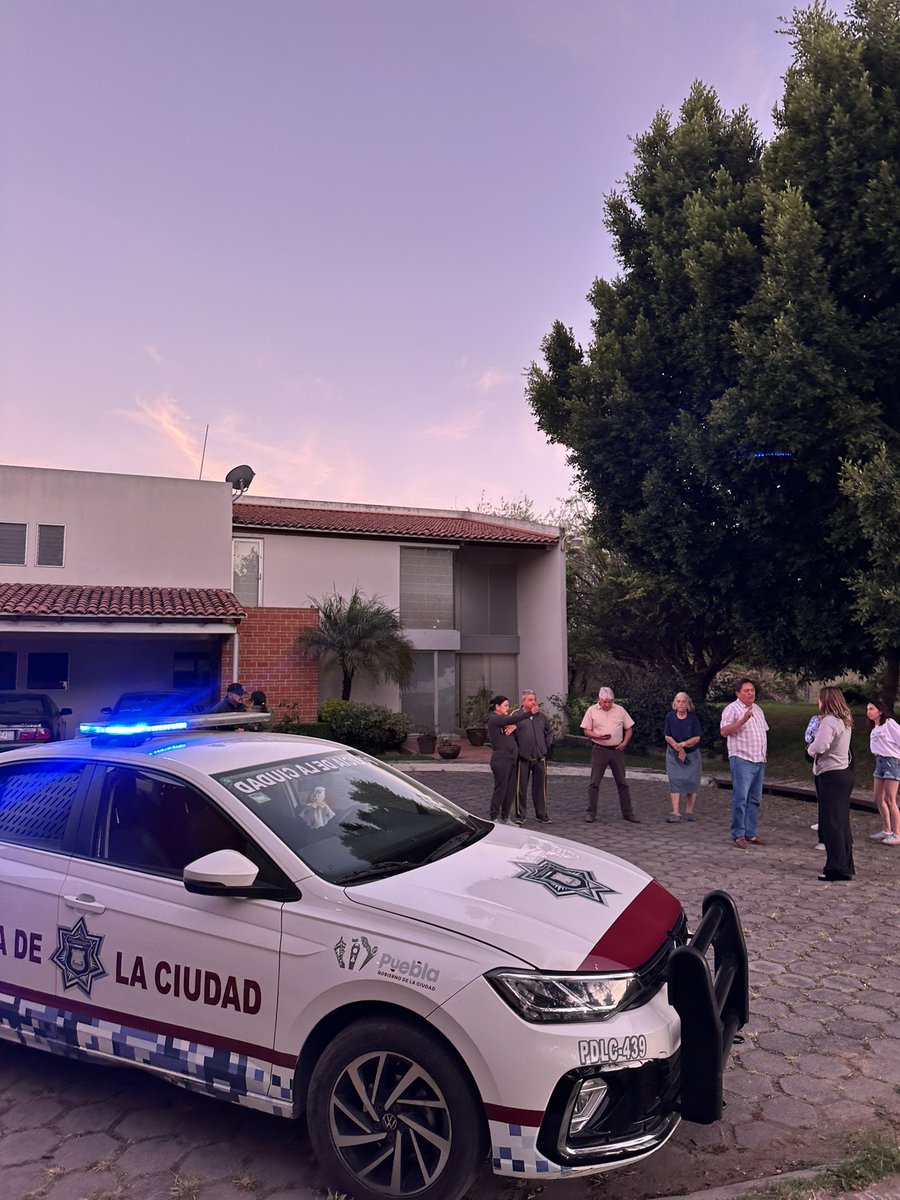 ElCuervoHabla's tweet photo. Comando armado asalta residencial San Luis en Xilotzingo en #PueblaCapital de @pepechedrauimx  la @SSC_Pue llego tarde como siempre. https://t.co/zaTgblogkt