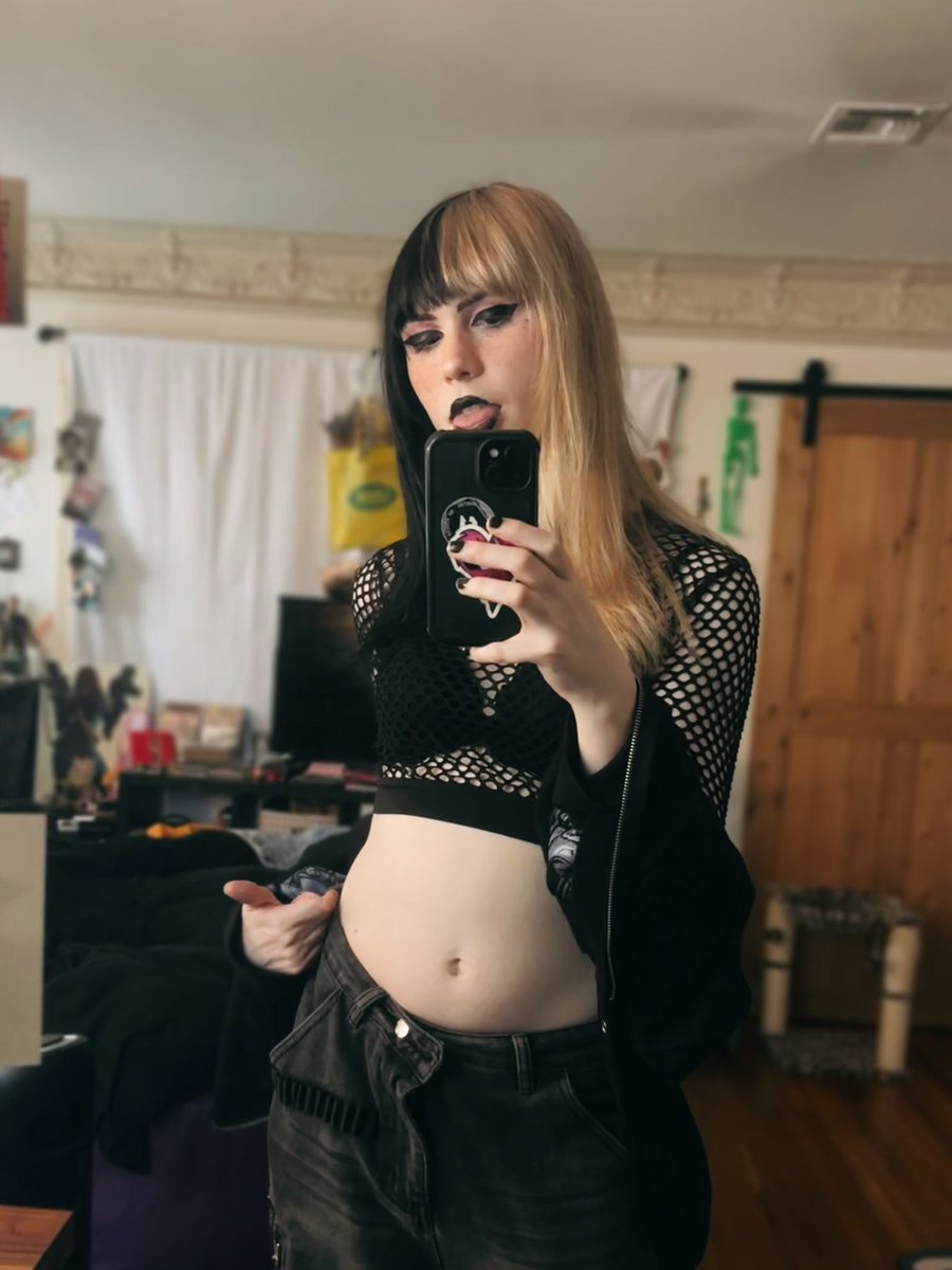 Breaking news ❗️Local  trans girl gets a split dye shocking no one ☝️ ‼️