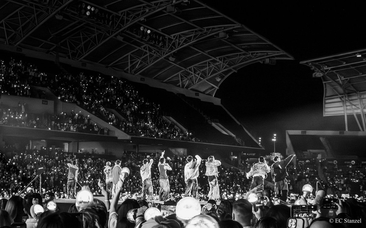 SEVENTEEN _NEW in LA 🩵

#SEVENTEEN #세븐틴 
#NEW_LA #SVT_TOUR_NEW_