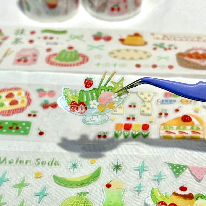 最近PETテープはこんな感じのフルーツ系も増えてきたのですが
その中でもとりわけ可愛いものを厳選しました😃

カットされているので使い勝手もすごくいいです
最近シール帳が流行っているみたいなので、それに使っても可愛いかも😊

こちらも近日予約開始です

#フルーツ　#レトロ雑貨 #シール帳