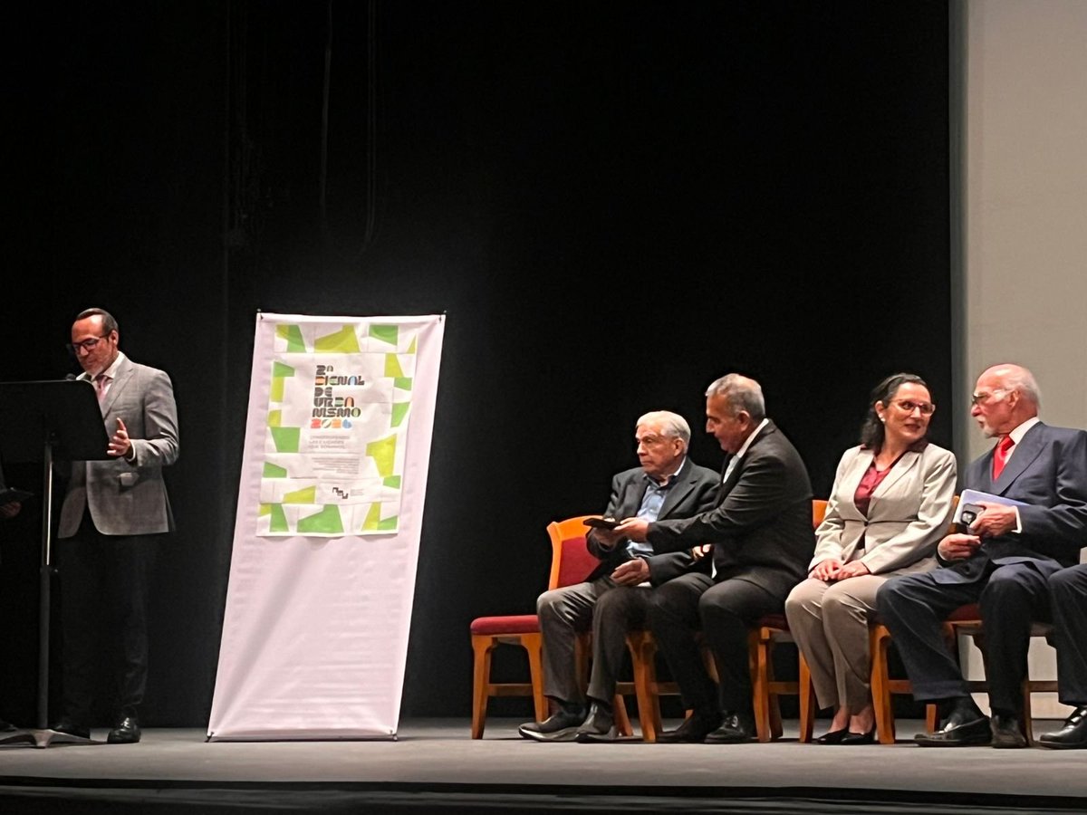 Durante el #CongresoDeUrbanismo se anunció la 2ª Bienal de Urbanismo de México 2026, un espacio para reconocer la creatividad y la innovación que transforman nuestras ciudades. 🏙️
Una nueva edición para seguir impulsando el urbanismo en acción. #BienalDeUrbanismo
