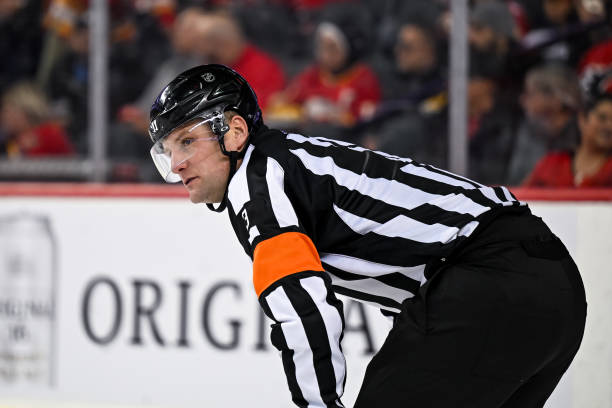 ScoutingTheRefs's tweet photo. Refs for @NHLFlames @mnwild are Mitch Dunning (#20) and Chris Schlenker (#3). Tonight's officials: https://t.co/YLOHTrae06
#CGYvsMIN #Flames #MNWild https://t.co/YGOyD5IRw6