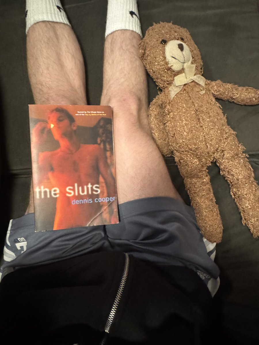 jezfrompeepshow's tweet image. Here’s the gay guy version